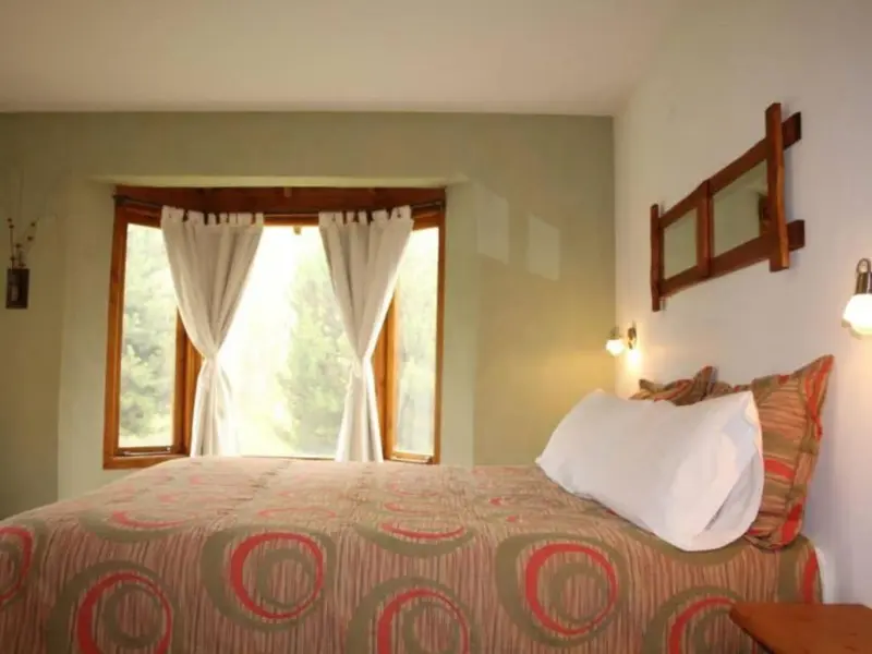 Dormitorio con sommier matrimonial